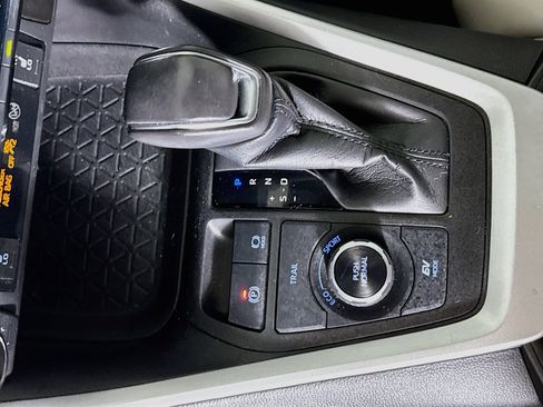 Used 2021 Toyota RAV4 XLE Premium AWD/4WD image 19