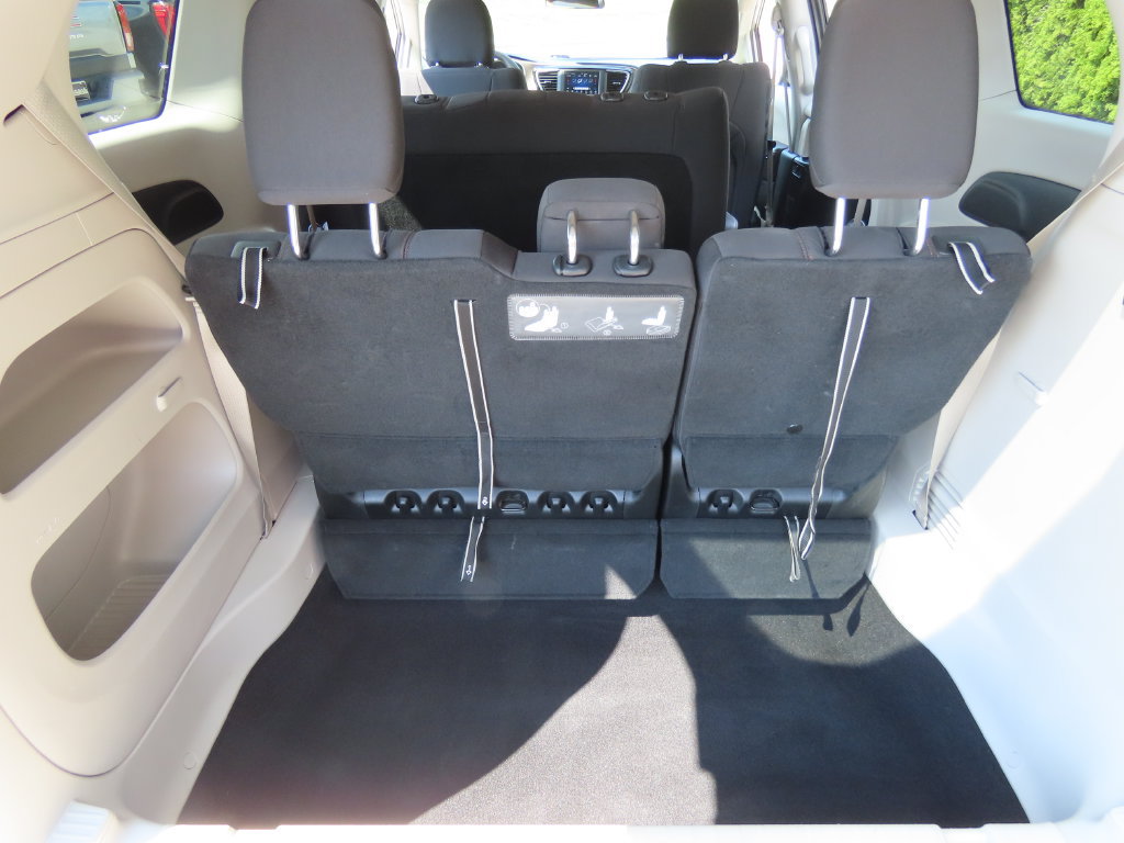 Used 2018 Chrysler Pacifica L FWD image 26