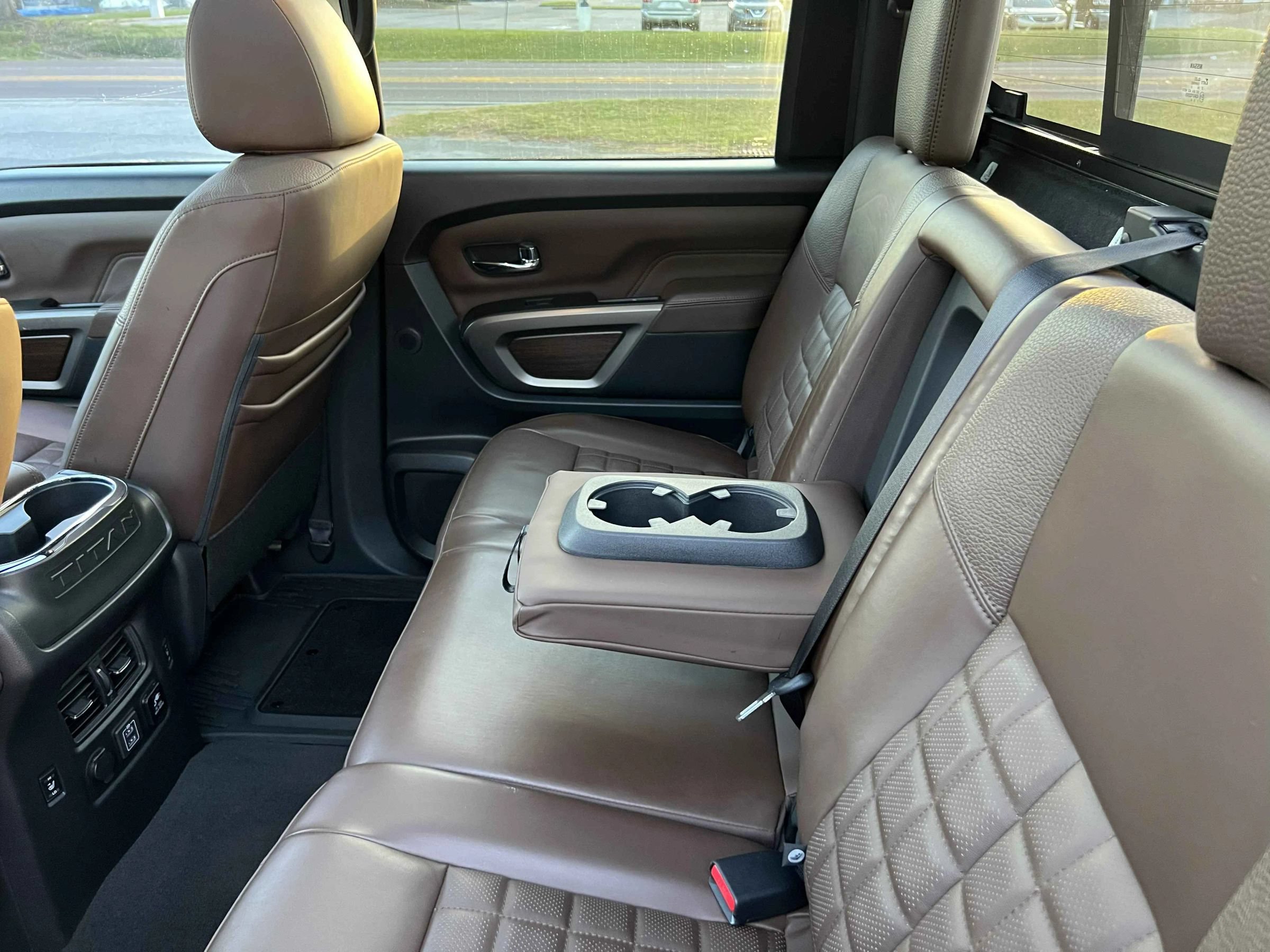 Used 2021 Nissan Titan Platinum Reserve w/ Moonroof Package RWD image 33