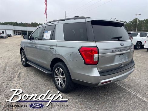 Used 2023 Ford Expedition XLT image 12