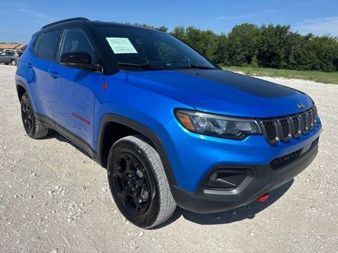 Used 2024 Jeep Compass Trailhawk AWD/4WD image 6