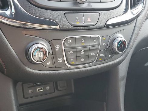 Certified 2022 Chevrolet Equinox RS w/ RS Leather Package AWD/4WD image 28