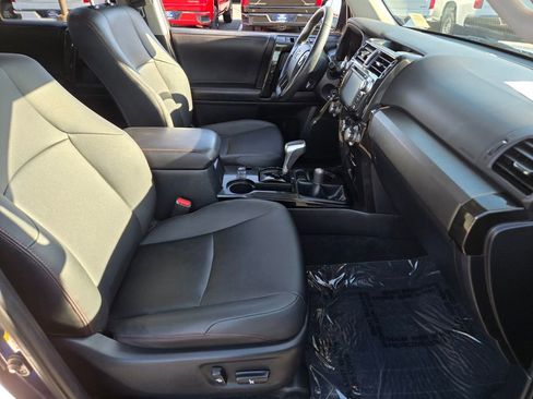 Used 2019 Toyota 4Runner TRD Off-Road Premium AWD/4WD image 15