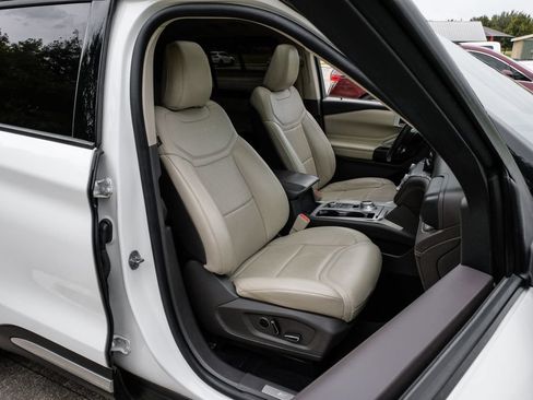 Used 2020 Ford Explorer Platinum w/ Premium Technology Package AWD/4WD image 39