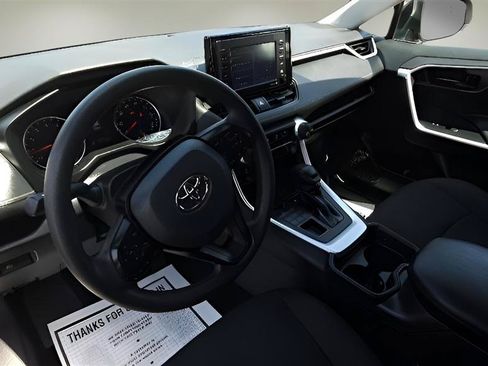 Used 2021 Toyota RAV4 LE AWD/4WD image 10