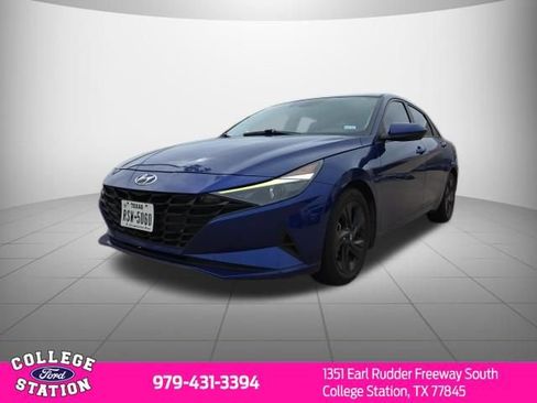 Used 2022 Hyundai Elantra SEL FWD image 3