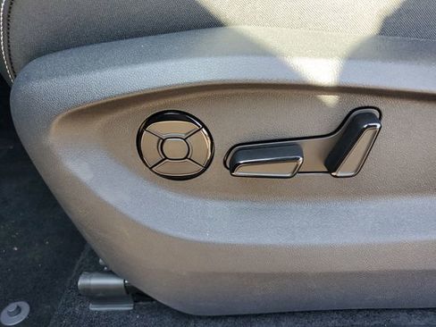 New 2026 Volkswagen Tiguan SE R-Line image 19