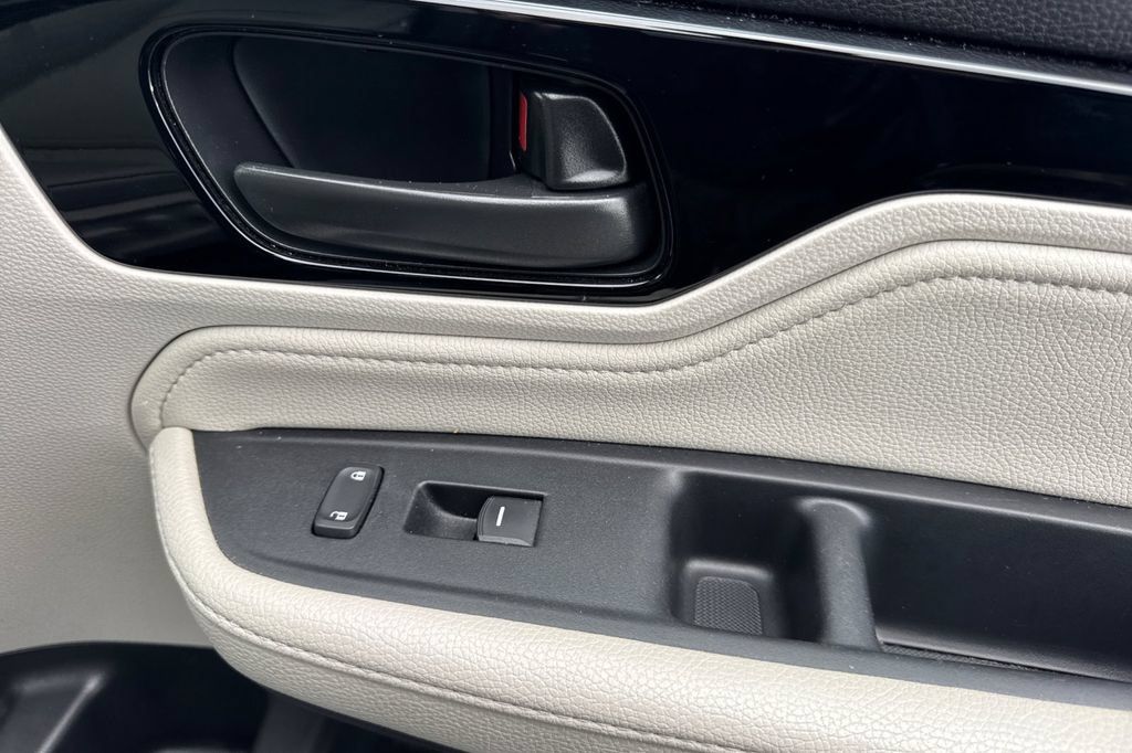 Certified 2025 Honda Odyssey Touring image 24