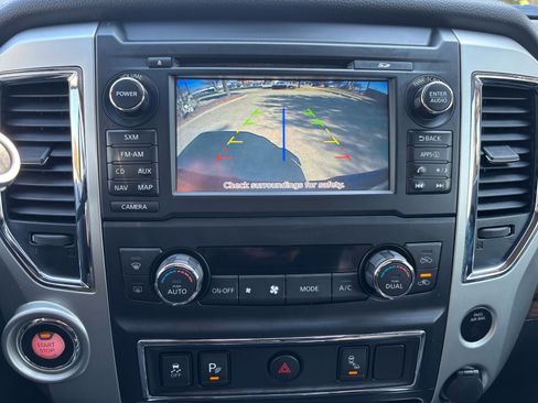 Used 2018 Nissan Titan SL image 26