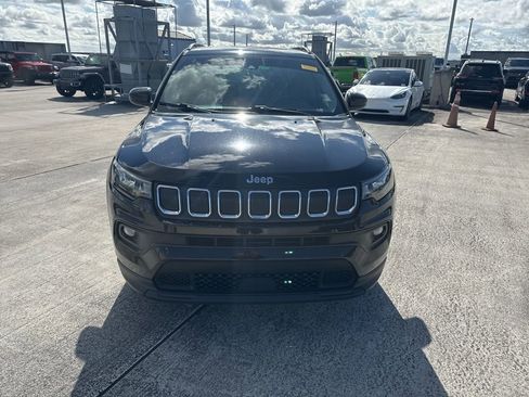 Used 2022 Jeep Compass Latitude image 3