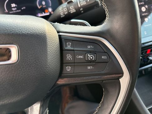 Used 2022 Jeep Grand Cherokee Altitude image 12