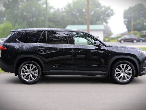 Used 2024 Toyota Grand Highlander AWD image 4