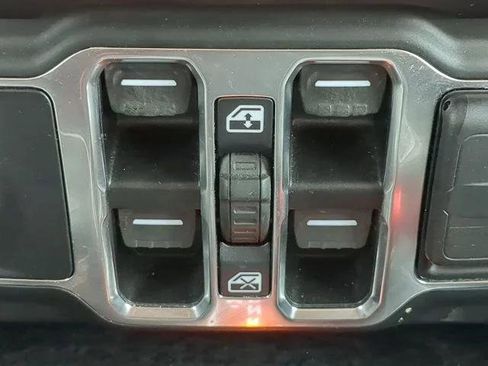 Certified 2021 Jeep Gladiator Sport AWD/4WD image 25