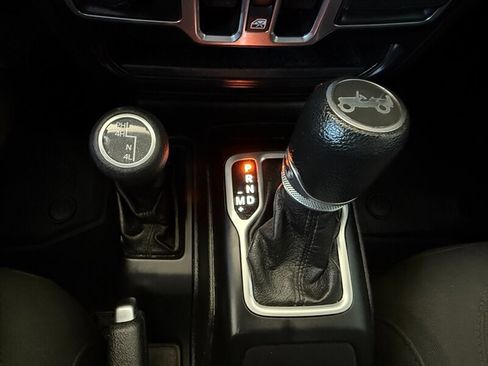 Used 2018 Jeep Wrangler Unlimited Sport S image 41