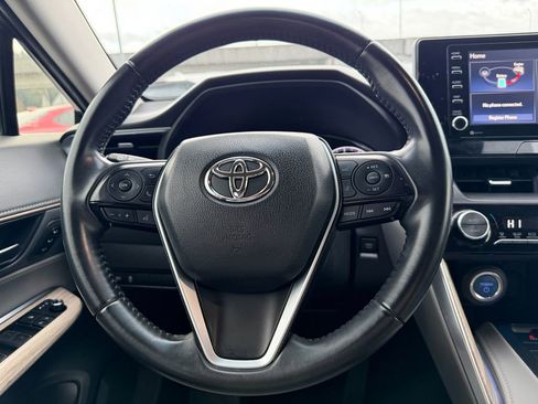 Used 2022 Toyota Venza XLE image 17
