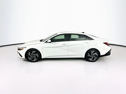 Used 2025 Hyundai Elantra SEL FWD image 4