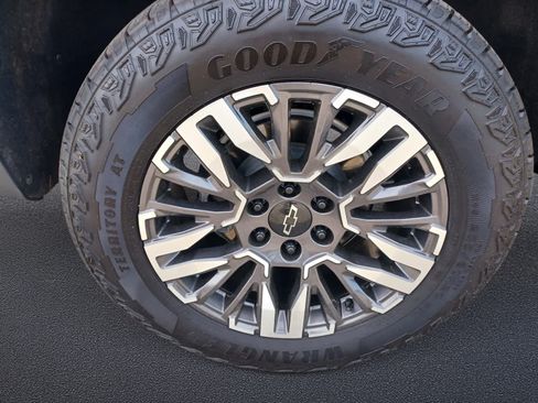Used 2026 Chevrolet Tahoe Z71 w/ Z71 Off-Road Package AWD/4WD image 31