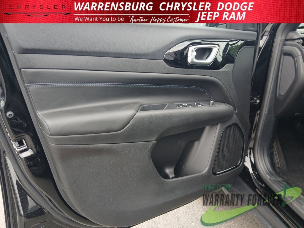 New 2026 Jeep Compass Latitude AWD/4WD image 15