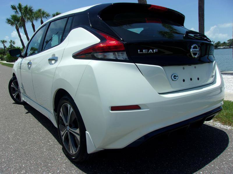Used 2018 Nissan Leaf SV w/ SV Technology Package FWD image 9
