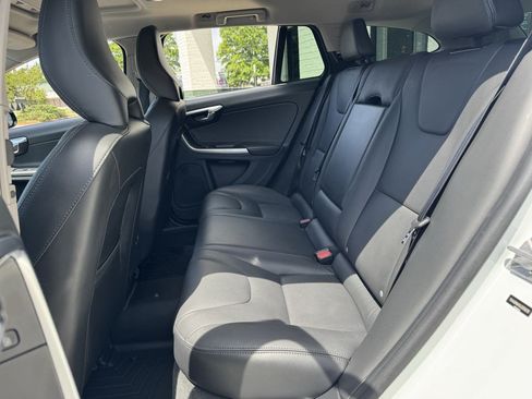 Used 2018 Volvo V60 T5 Cross Country AWD/4WD image 12