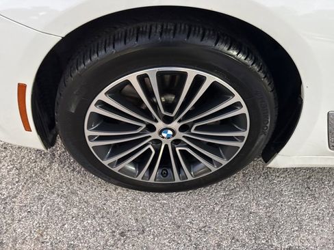 Used 2019 BMW 530i 530i w/ Convenience Package image 4