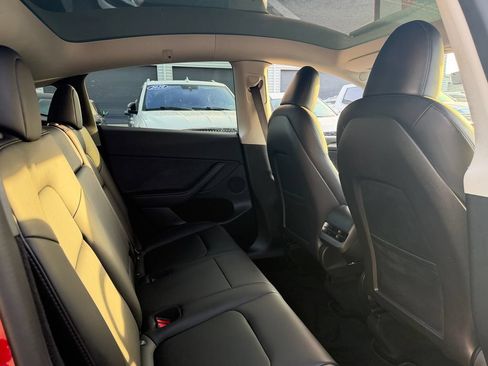Used 2022 Tesla Model Y Long Range AWD/4WD image 16