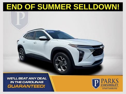 Used 2025 Chevrolet Trax LT FWD image 1