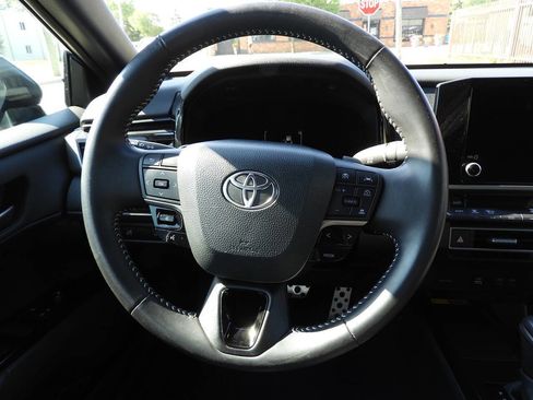 Used 2025 Toyota Camry SE FWD image 19