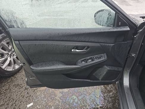 Used 2025 Nissan Sentra SV FWD image 27