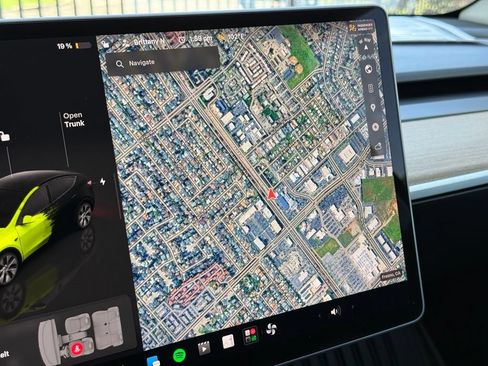 Used 2024 Tesla Model Y Long Range RWD image 4