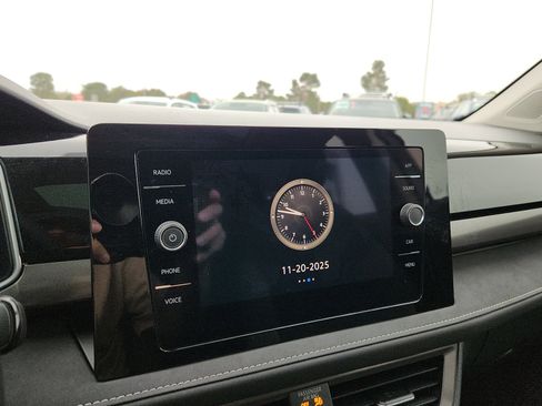 New 2026 Volkswagen Taos SE image 19