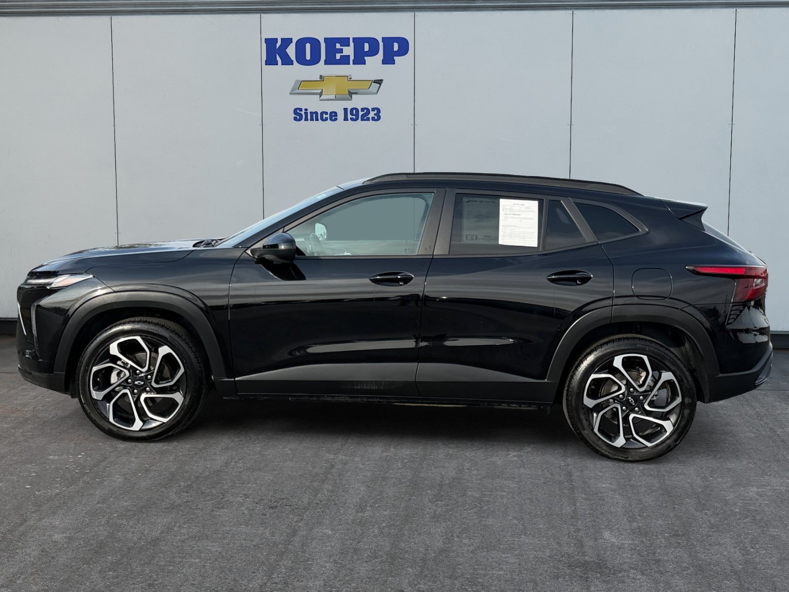Used 2025 Chevrolet Trax RS w/ Driver Confidence Package FWD image 2