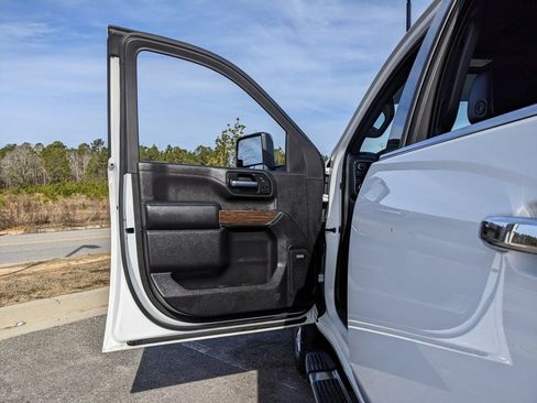 Used 2022 Chevrolet Silverado 2500 High Country w/ Safety Package II image 58