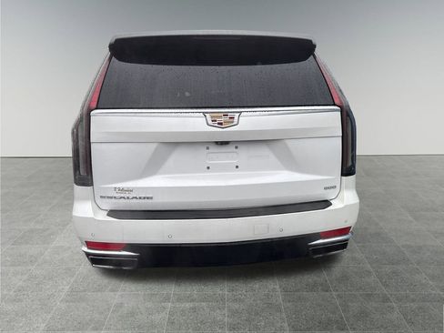 Used 2023 Cadillac Escalade Premium Luxury image 4