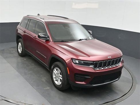 Used 2023 Jeep Grand Cherokee Laredo image 37