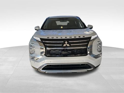 New 2026 Mitsubishi Outlander SE image 13