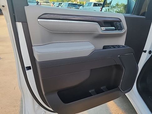 Certified 2026 GMC Sierra 1500 SLT image 9