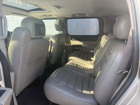 Used 2004 HUMMER H2 w/ Preferred Equipment Group AWD/4WD image 17