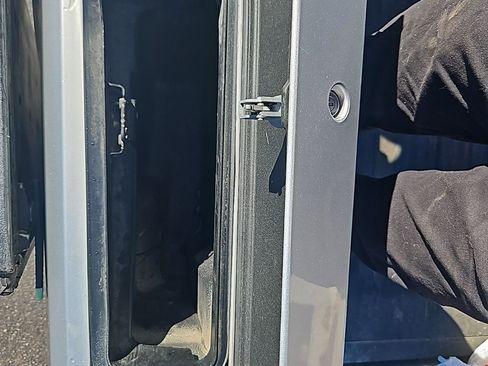 Used 2013 Chevrolet Avalanche LTZ image 19