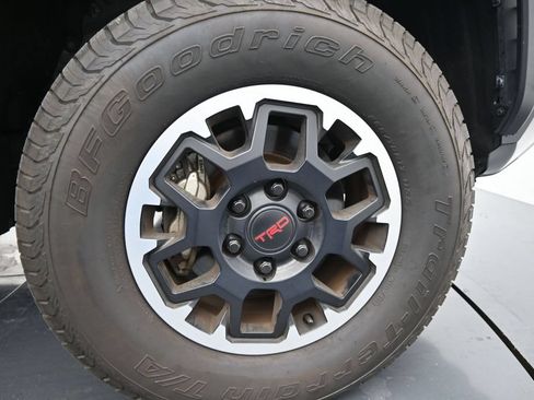 Used 2024 Toyota Tacoma TRD Off-Road AWD/4WD image 11