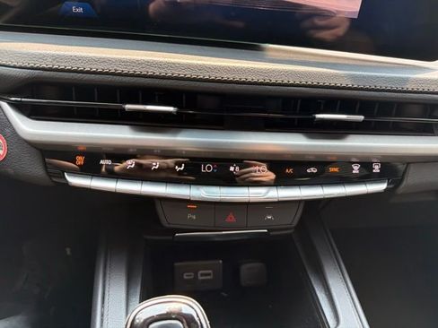 Used 2024 Cadillac XT4 Premium Luxury AWD/4WD image 20
