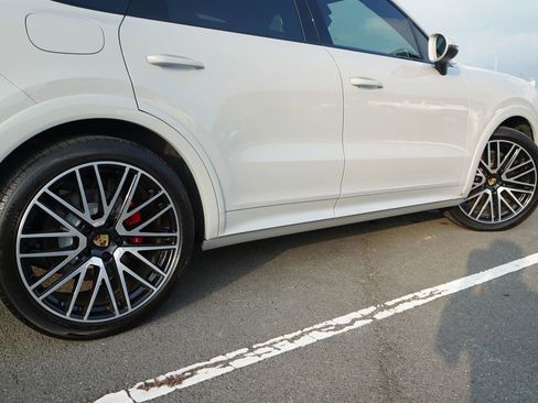 Used 2024 Porsche Cayenne S AWD/4WD image 7