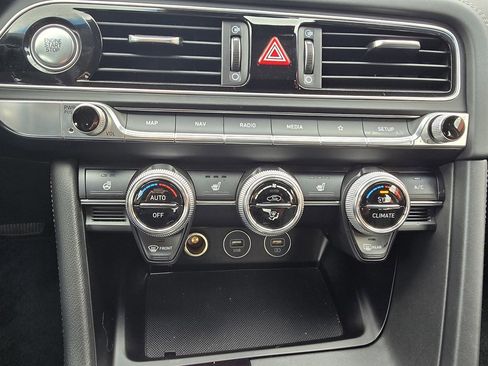 Used 2023 Genesis G70 2.0T image 13