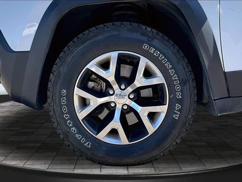 Certified 2016 Jeep Cherokee Trailhawk w/ Leather Interior Group AWD/4WD image 30