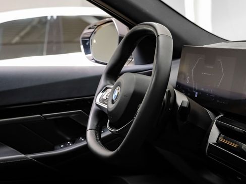 Used 2024 BMW 530i xDrive image 18