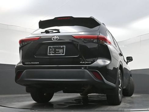 Used 2022 Toyota Highlander XLE AWD/4WD image 33