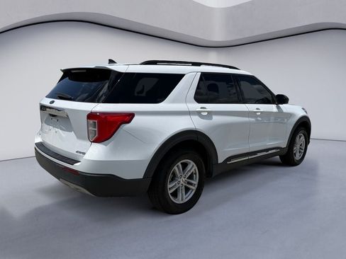 Used 2022 Ford Explorer XLT w/ Equipment Group 202A AWD/4WD image 5