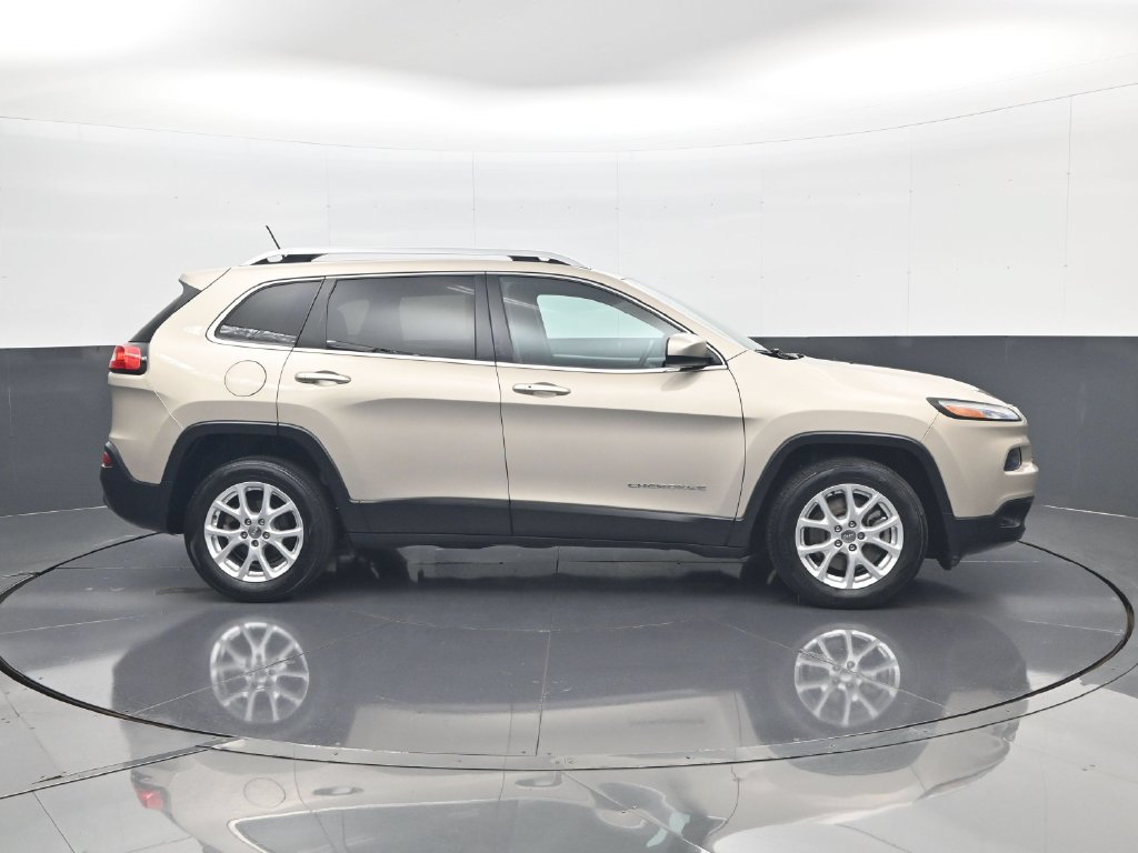 Used 2015 Jeep Cherokee Latitude w/ Comfort/Convenience Group FWD image 5