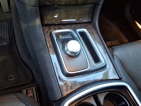 Used 2016 Chrysler 300 C image 21