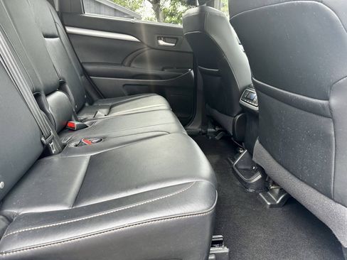 Used 2015 Toyota Highlander XLE AWD/4WD image 18